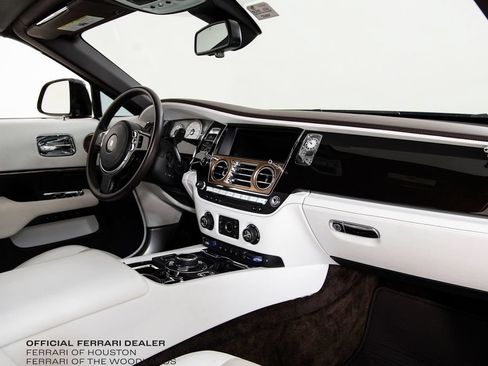 Used 2018 Rolls-Royce Dawn RWD image 19