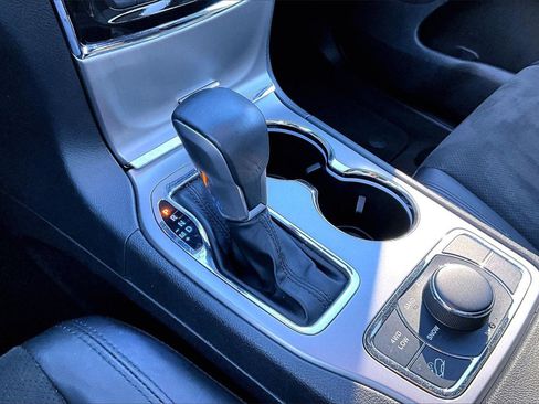 Certified 2022 Jeep Grand Cherokee Laredo X image 32