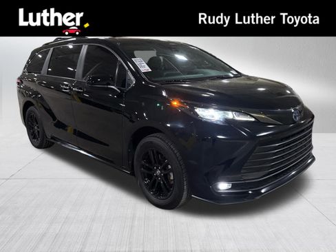 Certified 2024 Toyota Sienna XLE Woodland Edition AWD/4WD image 1