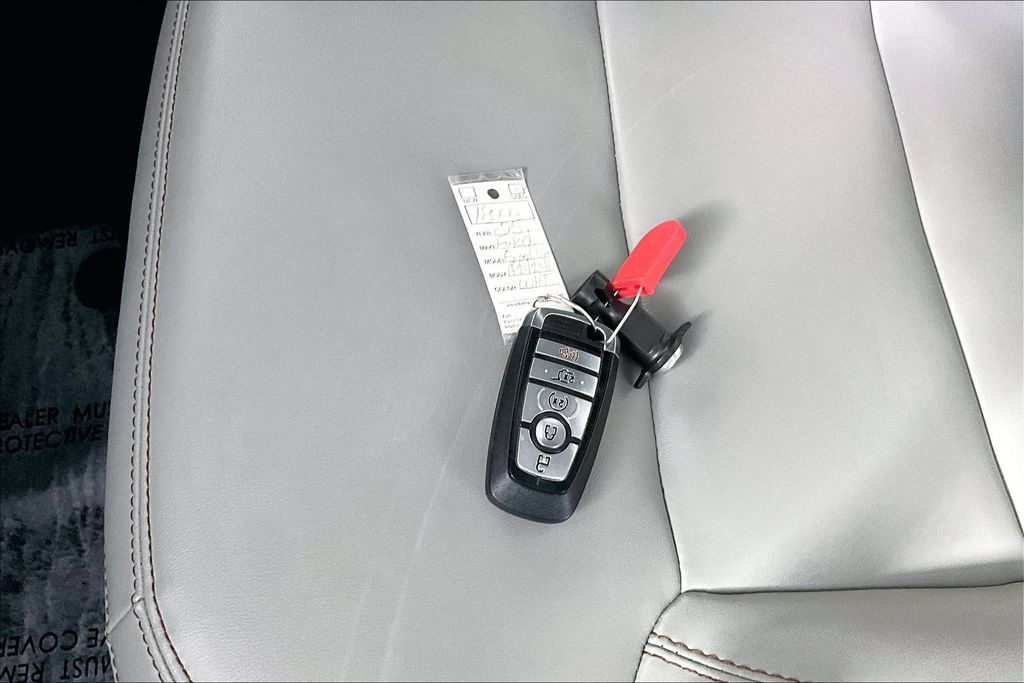 Used 2025 Ford Expedition Active AWD/4WD image 10