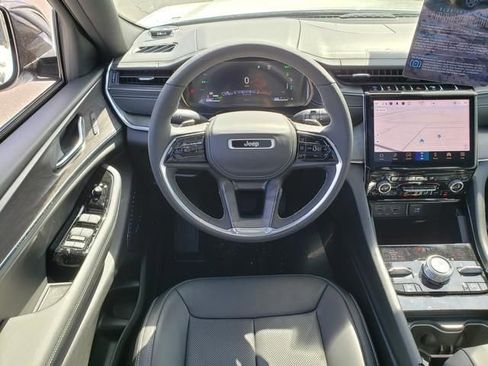 New 2023 Jeep Grand Cherokee Overland image 10