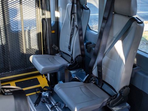 Used 2015 Ford Transit 350 XLT image 17