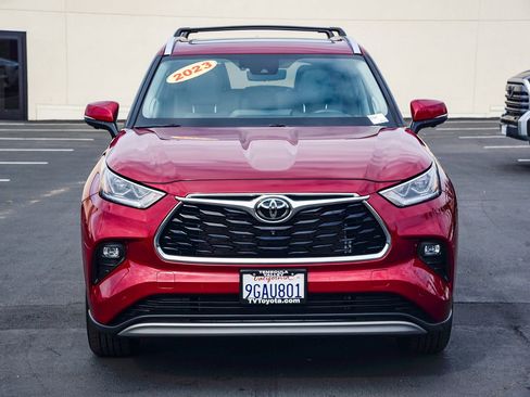 Used 2023 Toyota Highlander Platinum image 2