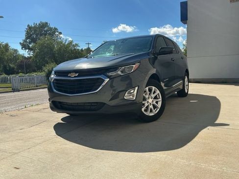 Used 2019 Chevrolet Equinox LT w/ Driver Convenience Package FWD image 3