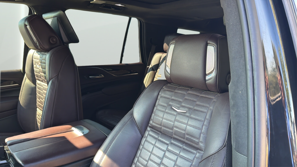 Used 2023 Cadillac Escalade Sport Platinum AWD/4WD image 10