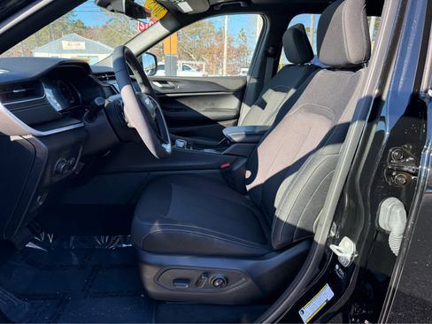 Used 2025 Jeep Grand Cherokee L Laredo w/ Luxury Tech Group I image 13