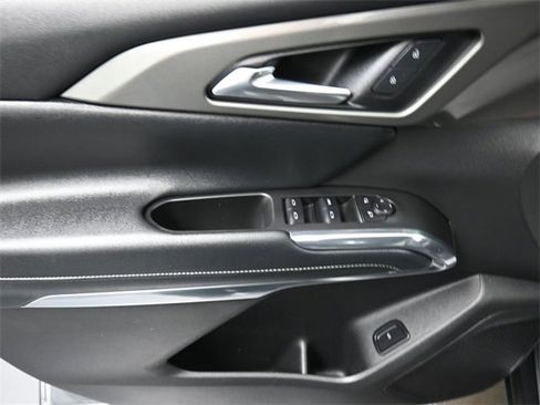 Used 2025 Chevrolet Traverse LT image 13