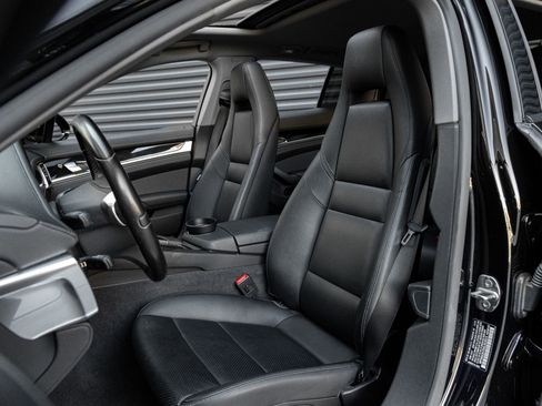 Certified 2016 Porsche Panamera image 5