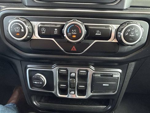 Used 2020 Jeep Gladiator Sport w/ Quick Order Package 24S AWD/4WD image 31
