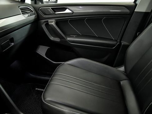 Certified 2022 Volkswagen Tiguan SE w/ Panoramic Sunroof Package image 22