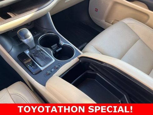 Used 2016 Toyota Highlander Limited Platinum image 31