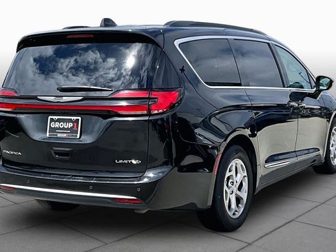Used 2023 Chrysler Pacifica Limited FWD image 13
