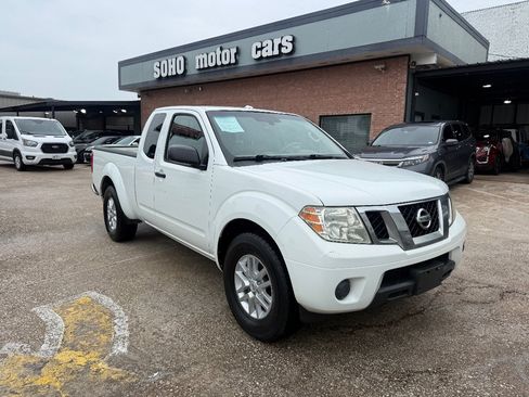 Used 2016 Nissan Frontier SV RWD image 2