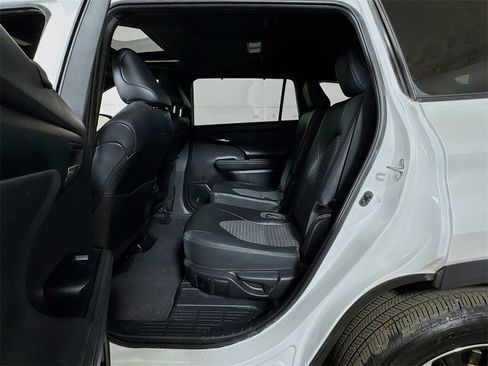 Used 2022 Toyota Highlander XSE image 24