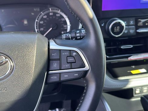 Certified 2024 Toyota Highlander XLE image 17