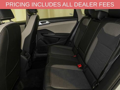 Used 2025 Volkswagen Taos SE AWD/4WD image 8