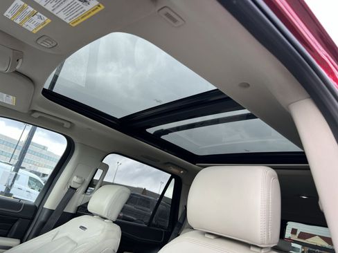 Used 2019 Ford Expedition Platinum image 24