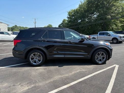 Used 2023 Ford Explorer XLT w/ Equipment Group 202A AWD/4WD image 2