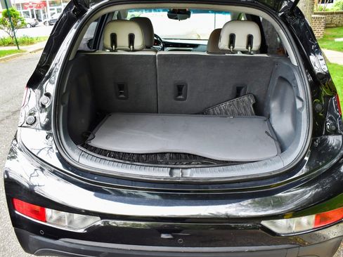 Used 2020 Chevrolet Bolt Premier w/ Infotainment Package FWD image 39
