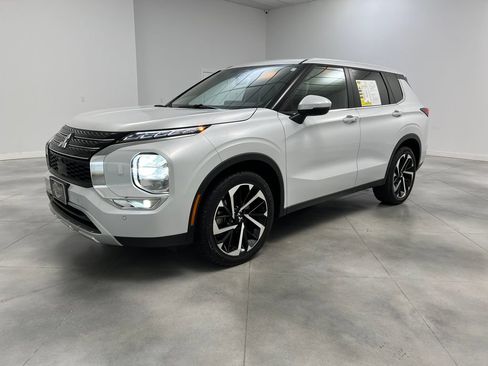 Used 2024 Mitsubishi Outlander SE AWD/4WD image 4