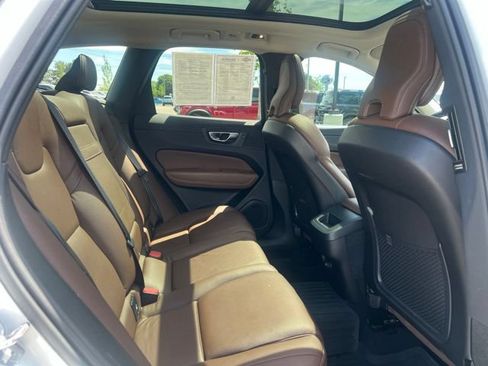 Used 2020 Volvo XC60 T5 Momentum w/ Protection Package Premier AWD/4WD image 14