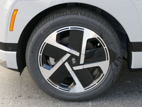 New 2026 Hyundai Ioniq 9 Calligraphy w/ Tow & Go Package AWD/4WD image 7