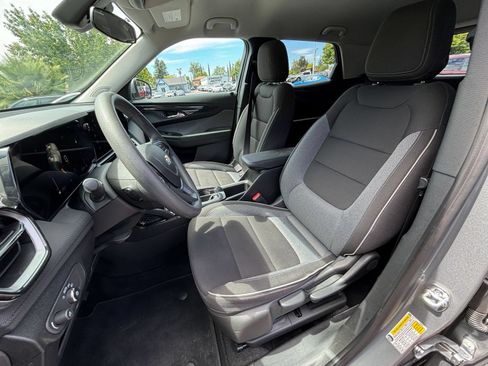 Used 2025 Chevrolet TrailBlazer LT FWD image 30
