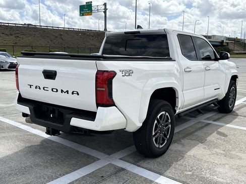 Used 2024 Toyota Tacoma TRD Sport w/ TRD Sport Upgrade Package image 11