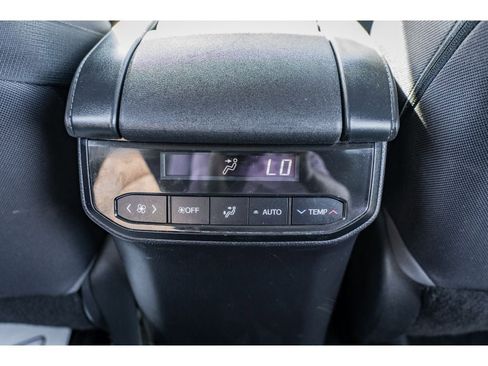 Used 2023 Toyota Highlander LE image 29