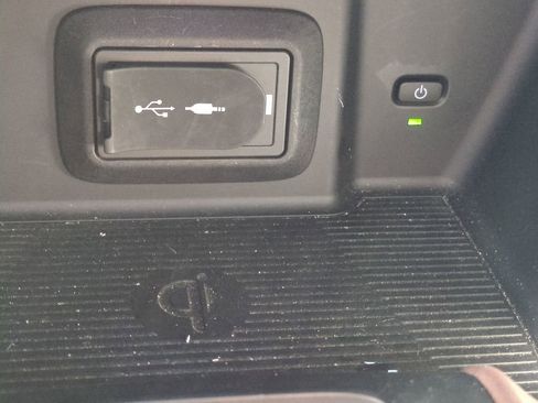 Used 2021 Toyota Venza Limited image 23