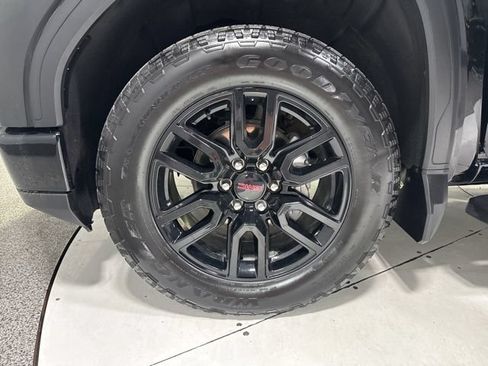 Used 2024 GMC Sierra 1500 Elevation w/ Elevation Premium Package AWD/4WD image 9
