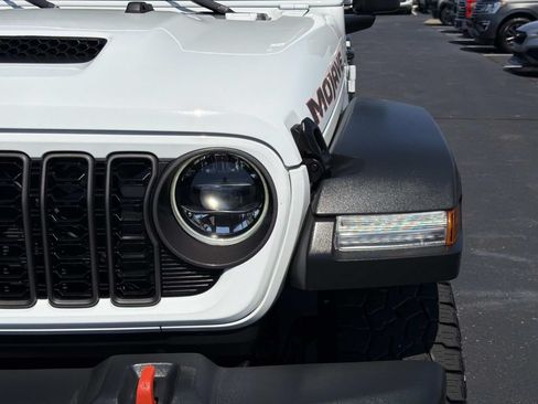 Used 2024 Jeep Gladiator Mojave w/ Technology Group AWD/4WD image 10