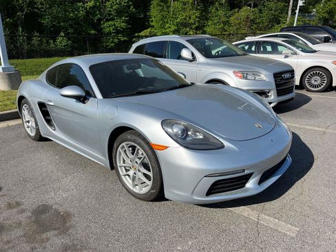 Used 2018 Porsche 718 Cayman image 3