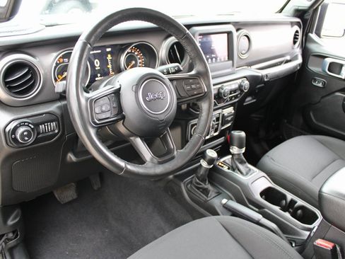 Used 2021 Jeep Gladiator Willys image 8