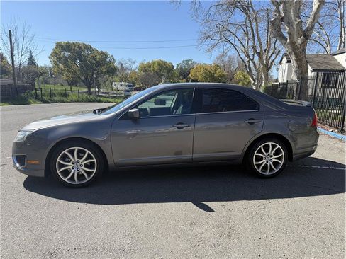 Used 2012 Ford Fusion SE image 2