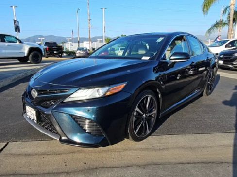 Used 2018 Toyota Camry XSE image 5