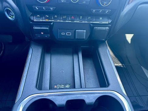 Used 2019 Chevrolet Silverado 1500 High Country w/ Technology Package image 21