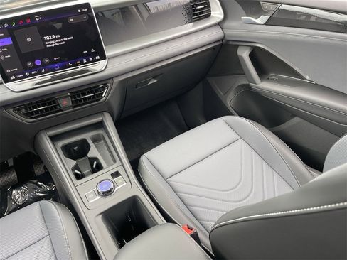 New 2026 Volkswagen Tiguan SE image 12