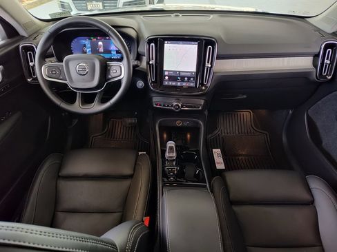 Used 2025 Volvo XC40 B5 Plus AWD/4WD image 29