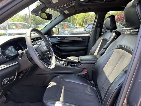 Used 2023 Jeep Grand Cherokee L Laredo AWD/4WD image 10