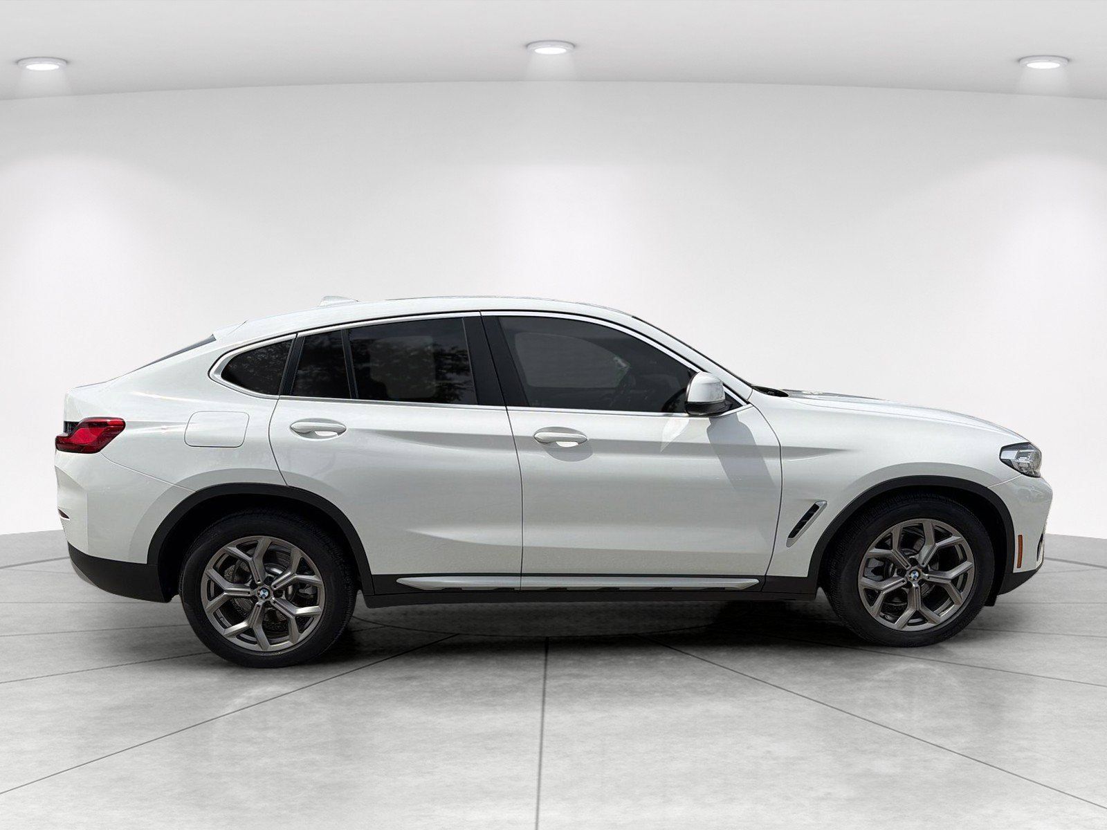 Certified 2023 BMW X4 xDrive30i w/ Convenience Package AWD/4WD image 3