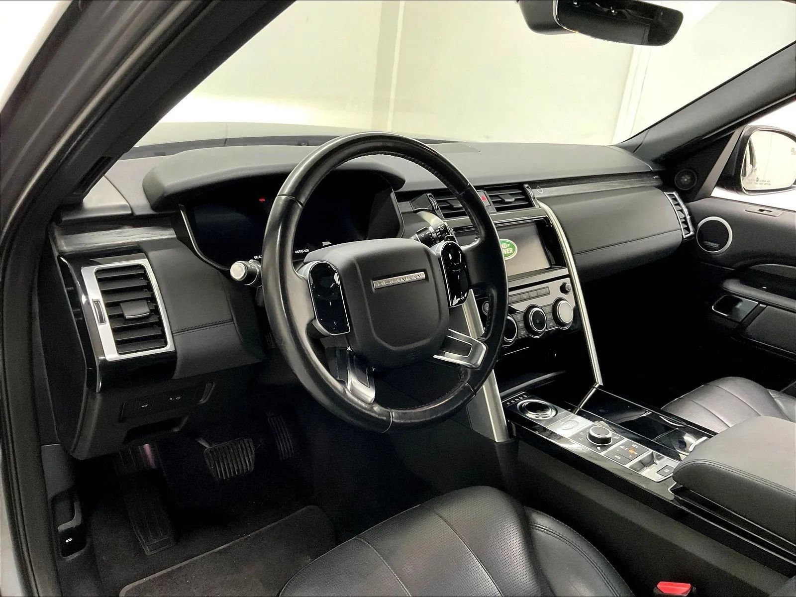 Used 2019 Land Rover Discovery HSE AWD/4WD image 11