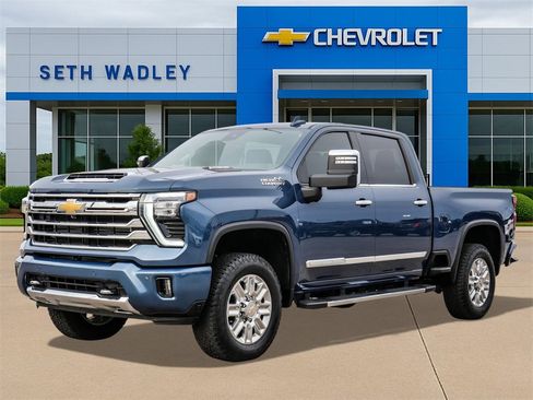Used 2025 Chevrolet Silverado 2500 High Country w/ Technology Package image 3