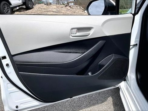 Used 2025 Toyota Corolla LE image 17