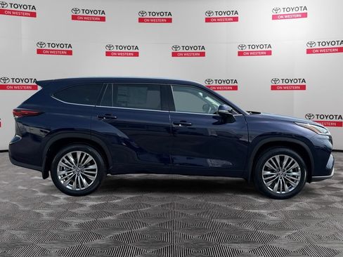 New 2026 Toyota Highlander Platinum AWD/4WD image 4