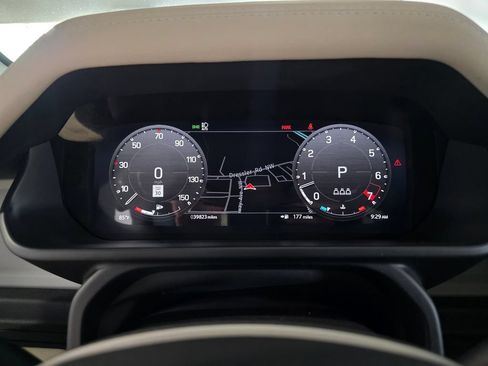 Used 2023 Land Rover Defender 110 SE AWD/4WD image 8
