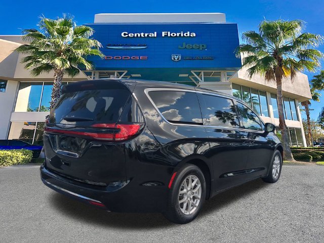 Certified 2026 Chrysler Pacifica Select FWD image 5