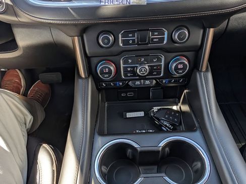 Used 2023 Chevrolet Suburban High Country image 16