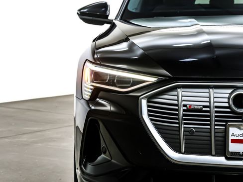 Used 2022 Audi e-tron Premium image 14