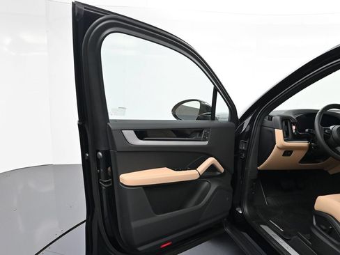 Certified 2026 Porsche Cayenne AWD/4WD image 15